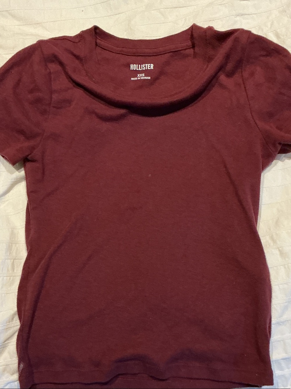 Hollister Women's Scoop Neck Tee in Deep Wine